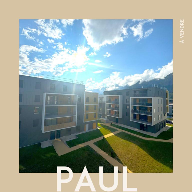 PAUL - Photo 1