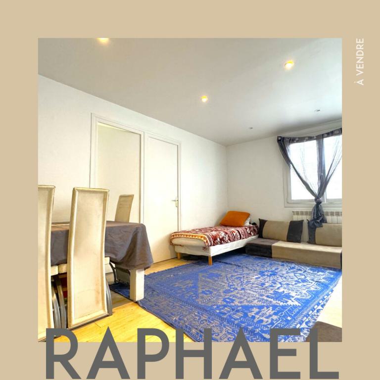 RAPHAEL - Photo 1